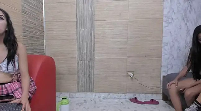 Snapshot of crazylatinagirls chatting on February 16, 8:32 am crazylatinagirls online show from February 16, 8:32 am