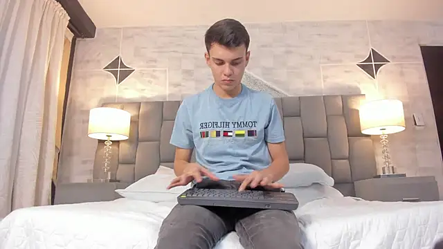 JacobRoberts1 online show from February 28, 11:14 am