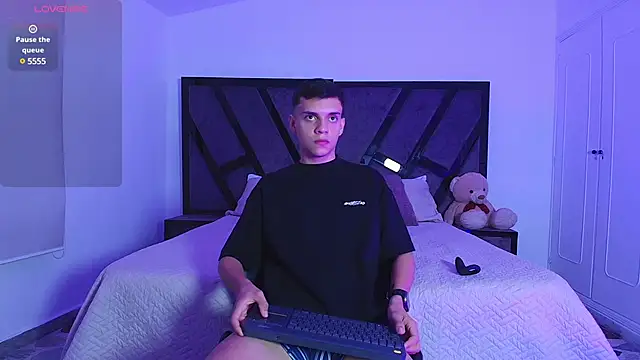 JacobRoberts1 online show from March 20, 5:02 am