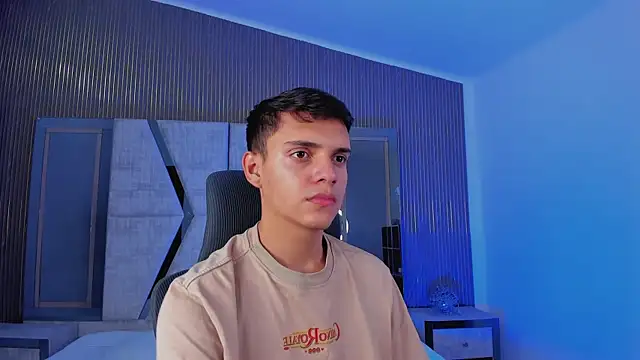 JacobRoberts1 online show from October 18, 8:42 pm