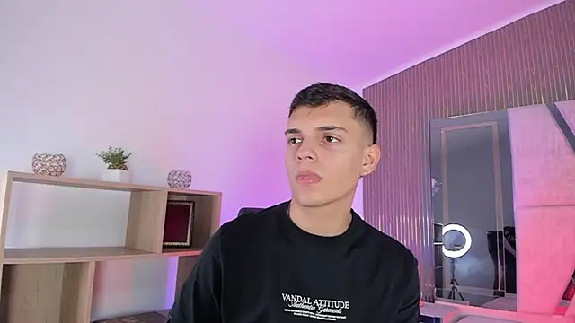 JacobRoberts1 online show from November 28, 8:22 pm