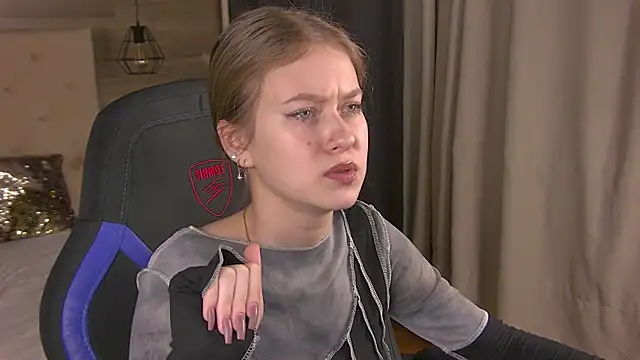 EveMundie online show from February 15, 1:49 pm