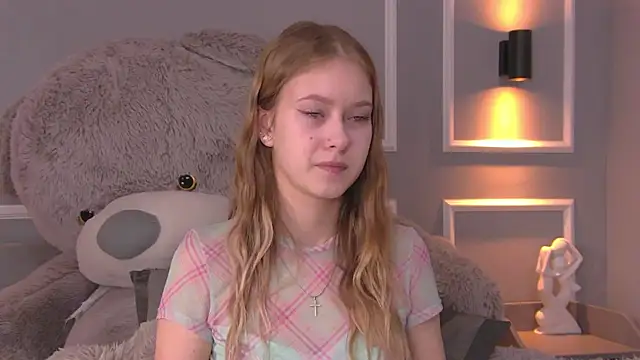 EveMundie online show from March 2, 10:14 am