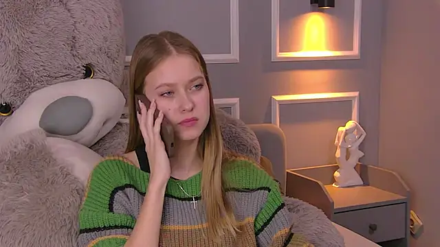 EveMundie online show from March 3, 7:06 pm