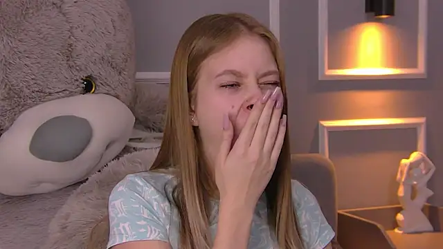 EveMundie online show from March 4, 12:33 pm