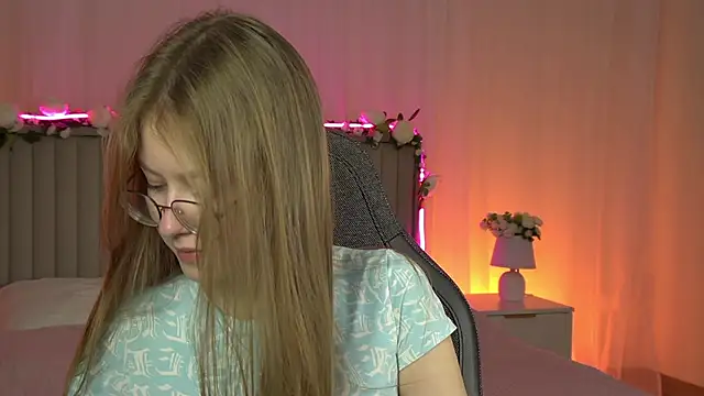 EveMundie online show from October 3, 6:32 am