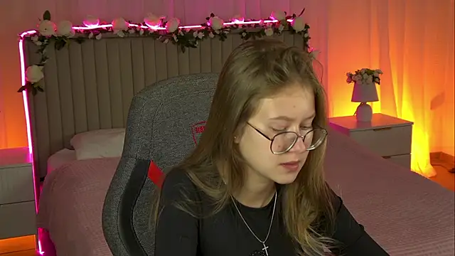 EveMundie online show from October 21, 12:28 pm