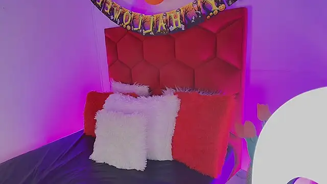 Snapshot of LoreleyNovoa chatting on October 14, 3:40 am LoreleyNovoa online show from October 14, 3:40 am