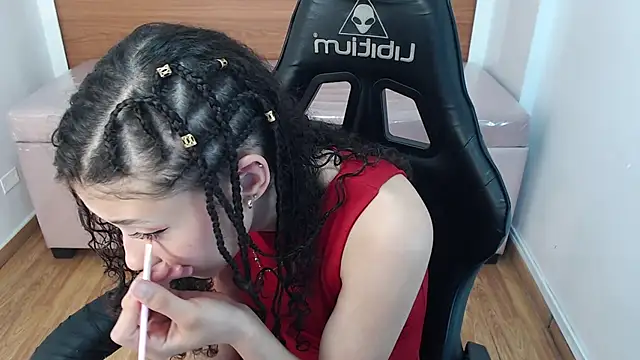 Snapshot of danatella_a chatting on October 10, 1:43 pm danatella a online show from October 10, 1:43 pm