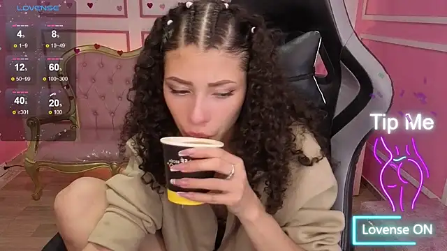 Snapshot of danatella_a chatting on November 19, 2:55 am danatella a online show from November 19, 2:55 am