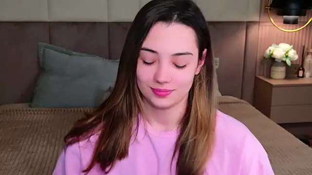 Snapshot of Alice_Deleon chatting on February 20, 8:47 pm Alice Deleon online show from February 20, 8:47 pm