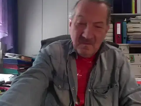 Snapshot of HMStraps01 chatting on January 8, 11:43 am HMStraps01 online show from January 8, 11:43 am