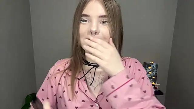 CarolinePepper online show from March 7, 5:06 pm