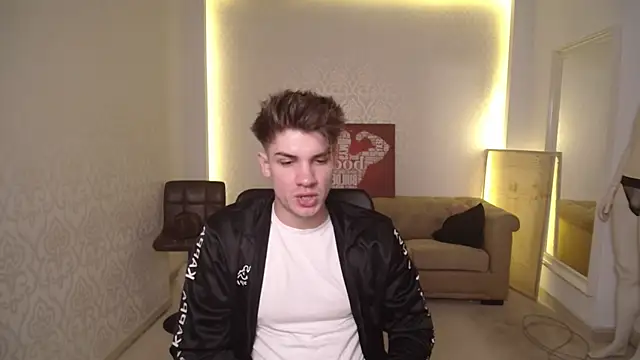 MaxKaiden online show from March 4, 5:21 am