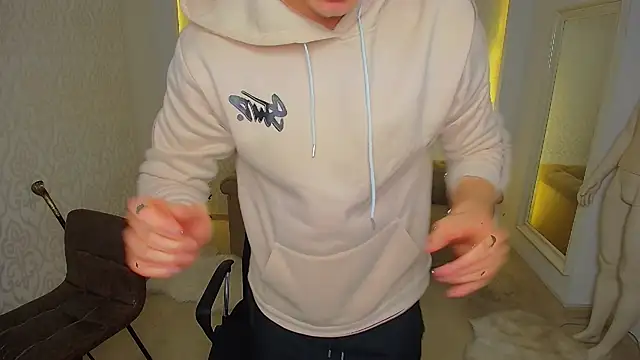 MaxKaiden online show from November 17, 5:35 am