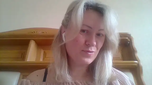 Snapshot of Mary888x chatting on February 17, 6:31 am Mary888x online show from February 17, 6:31 am