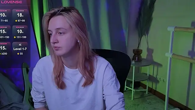 aishiro online show from November 28, 9:12 am