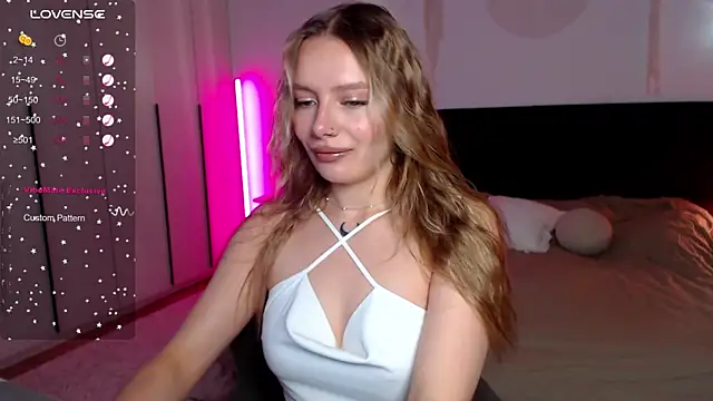 LunaticaBae online show from March 22, 1:11 am