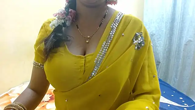 Snapshot of its_siya chatting on October 10, 3:00 pm its siya online show from October 10, 3:00 pm