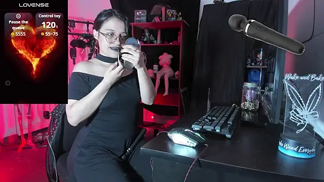 Snapshot of OnyxDiosaGotica chatting on October 20, 4:35 am OnyxDiosaGotica online show from October 20, 4:35 am