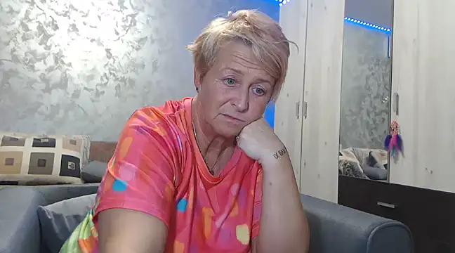 RosesandLillies online show from January 17, 6:33 pm