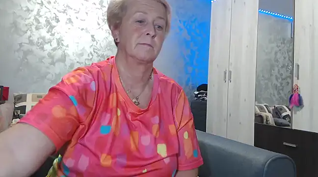 RosesandLillies online show from January 18, 7:26 pm