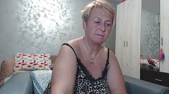 RosesandLillies online show from January 30, 5:49 pm