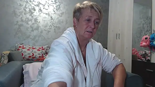 RosesandLillies online show from November 6, 5:25 pm