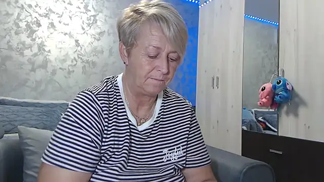 RosesandLillies online show from November 20, 6:07 pm