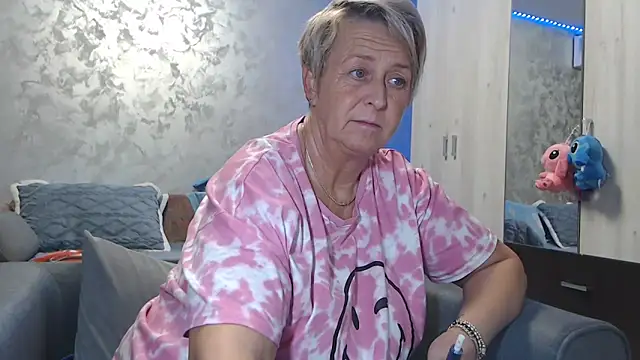 RosesandLillies online show from November 29, 5:49 pm