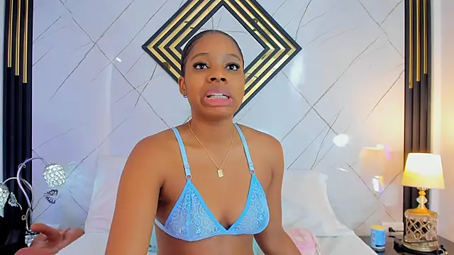 EmilyDiaaz online show from September 18, 12:18 pm