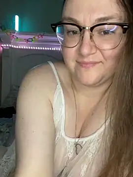 HTXBELLE online show from March 15, 11:40 am