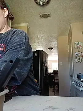 HTXBELLE online show from October 30, 6:30 pm