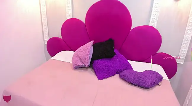 candy rogeers online show from February 22, 1:24 pm