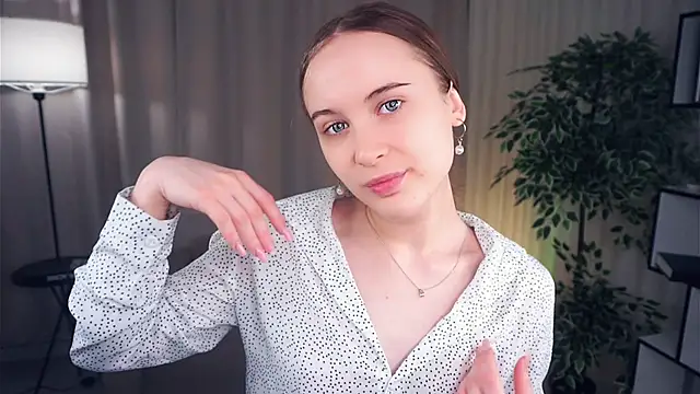 QuennaCoote online show from March 14, 5:48 am