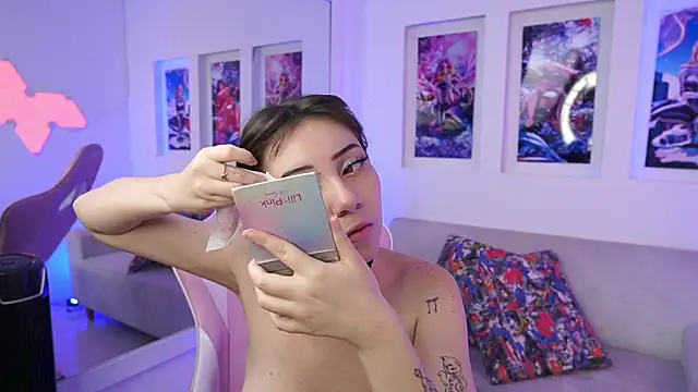 SaharaKramer online show from March 19, 1:32 am