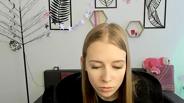 AnnNorriss online show from February 19, 9:39 am