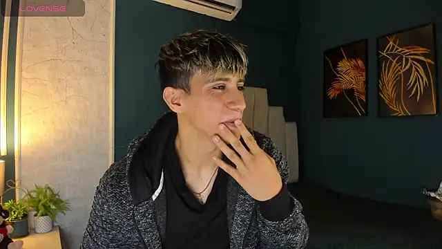 Allex Cano online show from March 8, 3:28 am