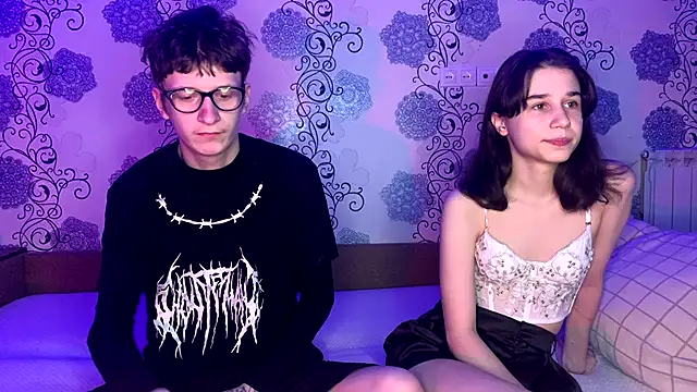 Snapshot of baby_lesi chatting on November 18, 4:00 pm baby lesi online show from November 18, 4:00 pm