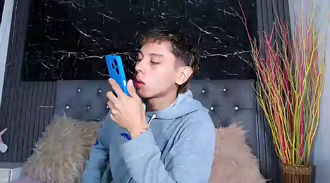 Snapshot of Noahoconor chatting on February 22, 1:02 pm Noahoconor online show from February 22, 1:02 pm