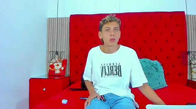 Snapshot of Noahoconor chatting on March 6, 7:54 pm Noahoconor online show from March 6, 7:54 pm