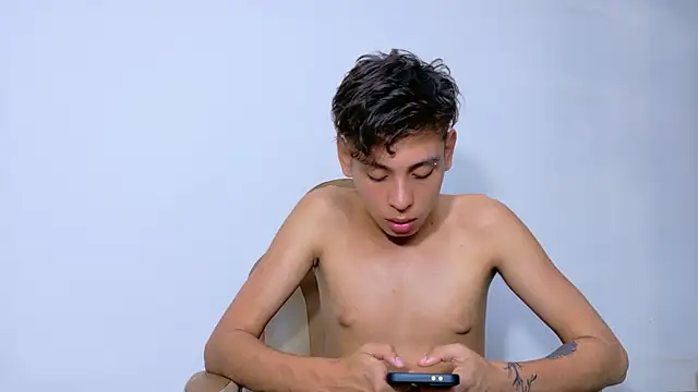 Snapshot of Noahoconor chatting on September 13, 5:18 am Noahoconor online show from September 13, 5:18 am