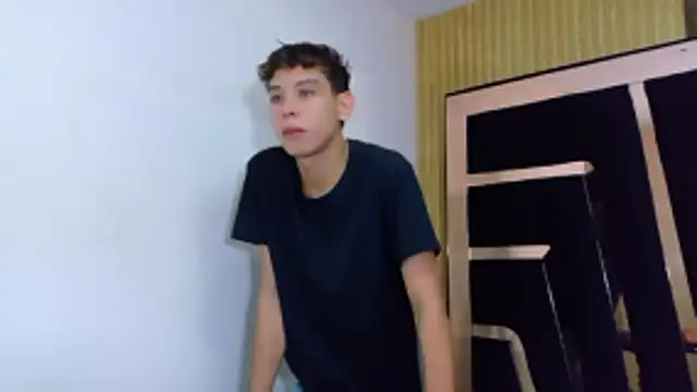 Snapshot of Noahoconor chatting on October 22, 1:00 pm Noahoconor online show from October 22, 1:00 pm