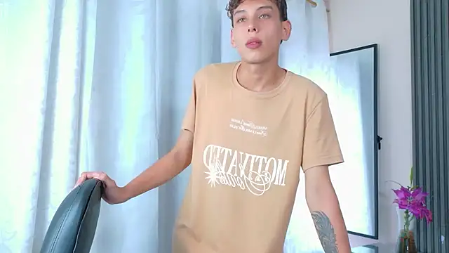 Snapshot of Noahoconor chatting on October 23, 8:40 pm Noahoconor online show from October 23, 8:40 pm