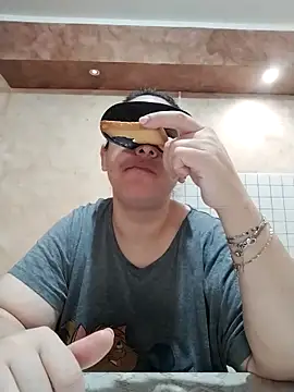 Snapshot of Dolcecurvy chatting on October 25, 7:16 am Dolcecurvy online show from October 25, 7:16 am