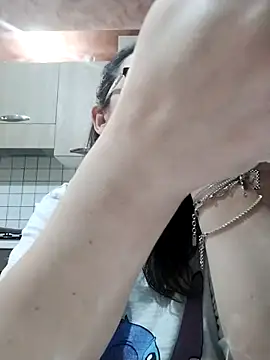 Snapshot of Dolcecurvy chatting on October 25, 10:04 pm Dolcecurvy online show from October 25, 10:04 pm