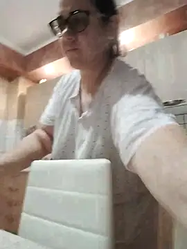 Snapshot of Dolcecurvy chatting on November 7, 11:05 pm Dolcecurvy online show from November 7, 11:05 pm