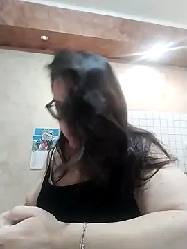 Snapshot of Dolcecurvy chatting on November 18, 8:19 am Dolcecurvy online show from November 18, 8:19 am