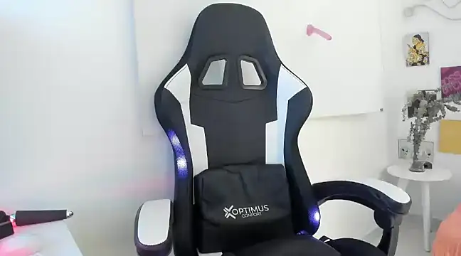 Snapshot of agaataa_ chatting on March 19, 10:44 am agaataa online show from March 19, 10:44 am