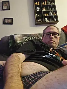 Snapshot of Smallone327 chatting on November 1, 6:15 am Smallone327 online show from November 1, 6:15 am